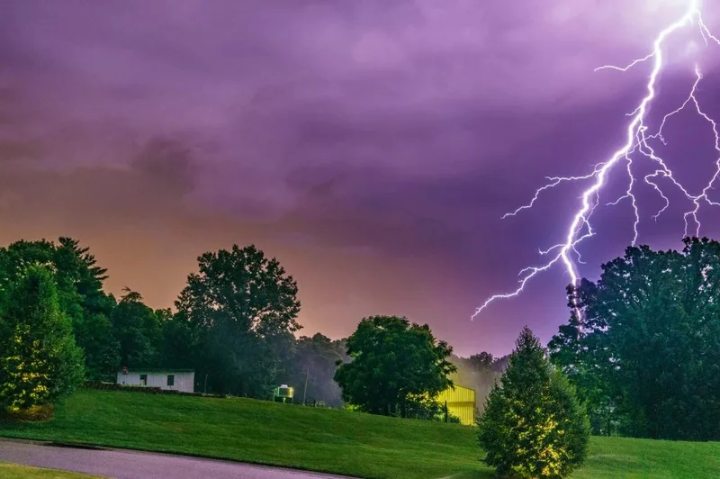 photo of lightning strike